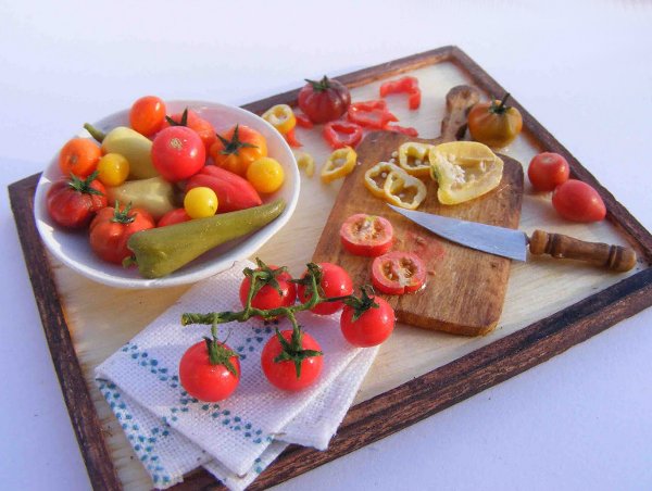 CDHM Artisan Erzsebet Bodzas of Hungarian Miniatures, 1:12 dollhouse miniature foods, grapes, hungarian foods, mini foods, polymer clay