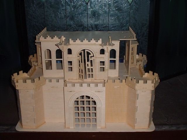 CDHM Artisan Tracy Topps of Minis On The Edge creates paper clay dollhouses in 1:12, 1:24, 1:48 and even 144 scale dollhouse kits.  Finishing the dollhouses in the style of the old european castles, and victorian styles of england, you america