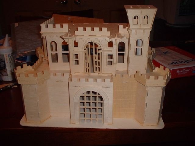 CDHM Artisan Tracy Topps of Minis On The Edge creates paper clay dollhouses in 1:12, 1:24, 1:48 and even 144 scale dollhouse kits.  Finishing the dollhouses in the style of the old european castles, and victorian styles of england, you america