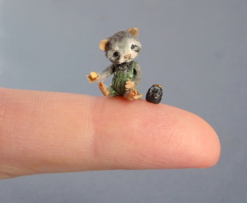 CDHM Artisan Aleah Klay dollhouse miniature animals in 12th scale and smaller