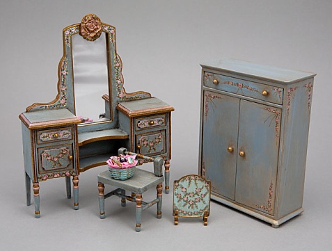 1:12 scale dollhouse miniature shabby chic styled furniture by CDHM Artisan Alice Gegers of Minis-4-All