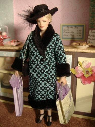 CDHM Artisan Karin Smead sculpting ooak dollhouse miniature dolls, character dolls in 1:12 scale