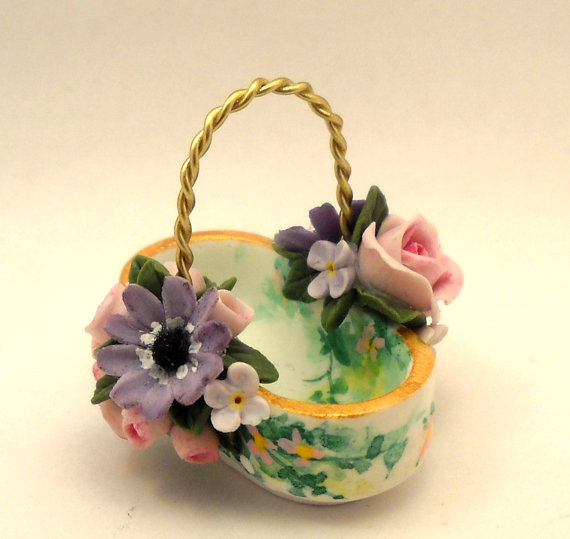 CDHM Artisan Loredana Tonetti works in cold porcelain creating delicate whimsical 1:12 scale flowers, gourd houses, seasonal accessories, dishes, and teapots for the dollhouse miniature collector