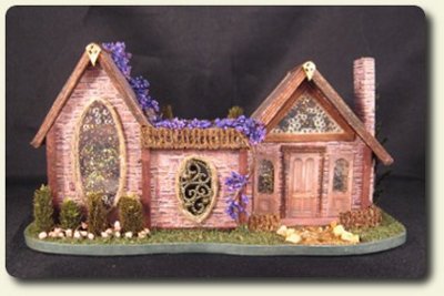 CDHM artisan Pat Carlson creating under the business name of Pat Carlson Miniature creates dollhouse miniature 144 scale roomboxes and dollhouses