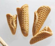 CDHM Miniature Forum member Angelio Raco, nickname lillybean made these tiny 1:12 scale waffle ice cream cones