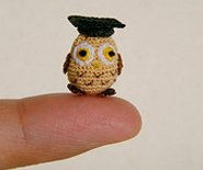 CDHM artisan Mariella Vitale of Muffa Miniatures creates thread animals in ranges from 1:48 scale to 1:12 scale