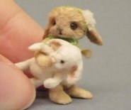 CDHM artisan Aleah Klay creates highly detailed 1:12 scale animals for the dollhouse miniature collector