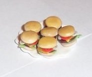 CDHM Miniature Forum member cyndyluwho56 made these hamburgers in 1:12 scale