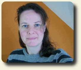 CDHM Artisan Christine Wex of CWPoppets Dolls and Miniatures shows you a how-to in makiing a 1:12 scale Cat Scratching Post for your dolls house