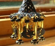 CDHM artisan Gloria Lund creates custom ooak chandeliers and lights in 1/12 scale