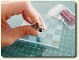 CDHM artisan Peiwen Petigrand of Oiseau deNim Miniatures will teach you a how-to in make French macaroon dessert (Ispahan Macaroons) dollhouse in 1:12 scale