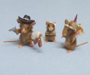 CDHM Artisan Kristy Taylor creates polymer clay animals in dollhouse scale miniatures, 1:12 scale