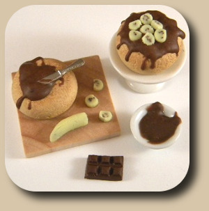 CDHM artisan Jaime Tucker makes 1:12 dollhouse miniatures foods