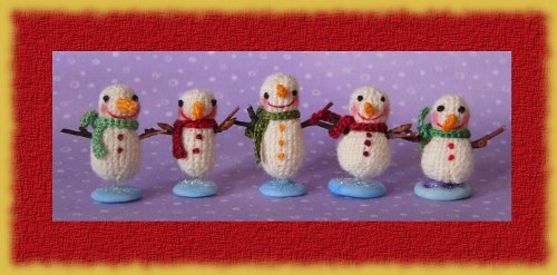 CDHM Artisan Mariella Vitale of Muffa Miniatures creates thread bears, snowman, animals 1:12 scale and smaller crochet miniature