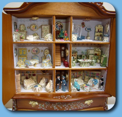 CDHM Artisans Valbuena Miniaturas creates 1/12 and 144 scale dollhouses miniature furniture and roomboxes