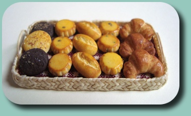 CDHM Artisan Nathalie Gireaud creates polymer clay dollhouse scale foods and dressed dolls and doll clothing in 1/12 scale