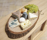 CDHM Artisan Stephanie Kilgast creates 1:12 scale dollhouse miniature food