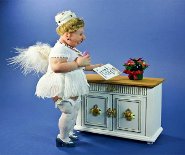 CDHM artisan Ulrike Leibling creates dollhouse scale dolls and doll clothing in 1:12 scale