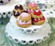 CDHM Artisan Stephanie Kilgast creates 1:12 scale dollhouse miniature food