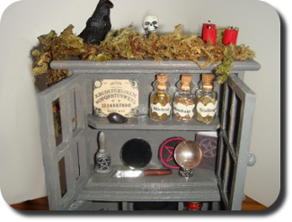CDHM Artisan Leslie Wiedenroth creating spooky witch and wizard dollhouse miniatures