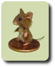 CDHM Artisan Kristy Taylor creating dollhouse miniatures animals in 1:12 scale