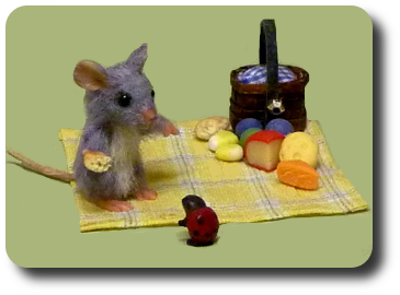 CDHM Artisan Kristy Taylor creating dollhouse miniatures animals in 1:12 scale