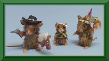 Dollhouse miniature Kristy Taylor creates 1:12 scale dollhouse miniatures animals including mice, raccoons and hedge hogs