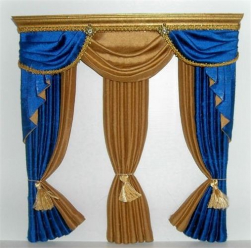 CDHM Gallery of Linda Wooten of Wootens Miniatures makes 1:12 and 1:24 scale drapes, curtains, and bedding for dollhouse miniatures