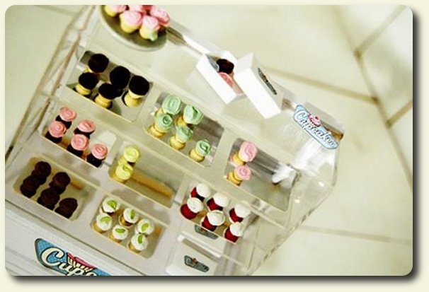 CDHM artisan Christel Jensen 1:12 scale dolls house miniature foods, cupcakes and flowers