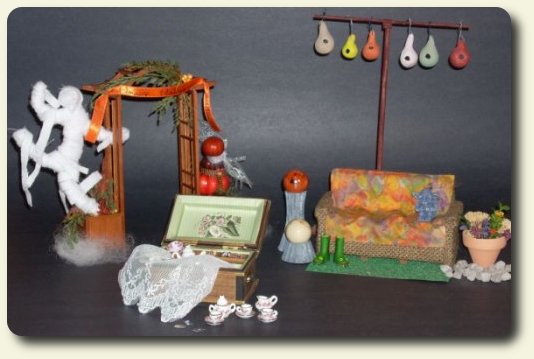 CDHM artisan Cheryl Speck of Texas Tiny Miniatures