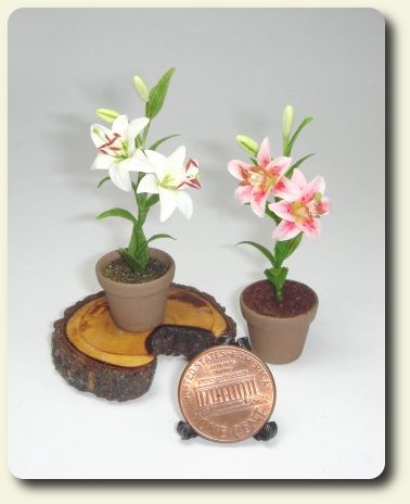 Star lilies by CDHM artisan Pimsiri Sukkerd of Bee Tree Minis