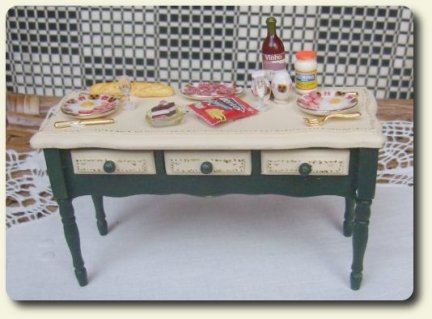 CDHM artisans Valbuena Miniaturas, miniature hand painted dollhouse furniture