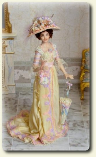 CDHM artisans Elisa Fenoglio, miniature dolls in 1/12 scale