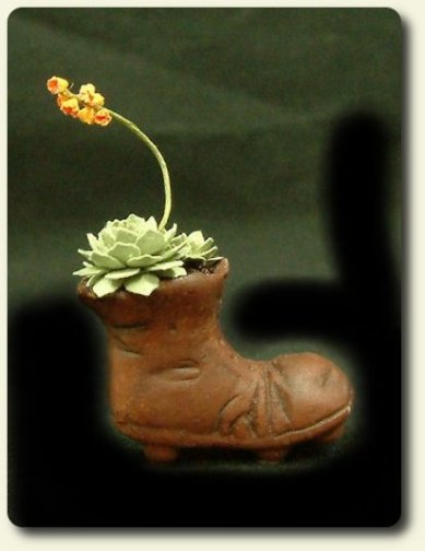CDHM artisan and IGMA Fellow Era Anderson Pearce of Pearce Miniatures, Bird of paradise, dollhouse miniature flowers, plants and trees in 1:12 scale