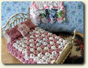 CDHM artisan Rose-ellen Horan dollhouse miniature pillows, yoyo bedding, bedspread and pillows 1:12 scale