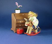 CDHM Artisan Ulrike Leibling creates 1:12 scale artdolls, luggage and accessories