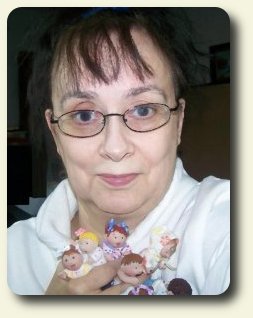CDHM artisan Pam Poulakos of Hannypanny Dolls in Miniatures