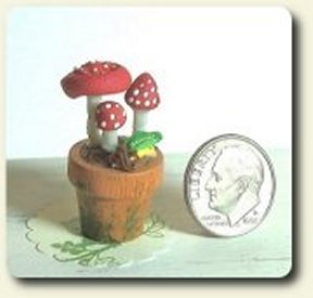 CDHM category feature, CDHM Artisan Reisl Lackinger created a fairy mushroom pot in 1:12 scale