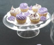 CDHM forum member, Laura aka lauritxu created these 1:12 cupcakes in lilac