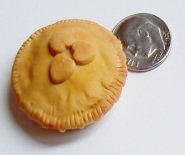 CDHM forum member, Megan aka sweetdreams created a 1:12 hand sculpted pie