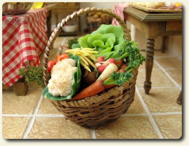 CDHM artisan Gosia Suchodolska 1:12 dolls food vegetable basket