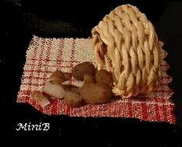 Learn to sculpt miniature 1:12 scale dollhouse miniature potatoes with Artisan Barbara Dezza