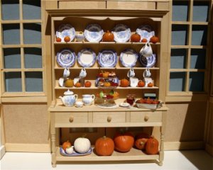 Learn to sculpt dollhouse scale pumpkins with IGMA Artist Sandra Palesch