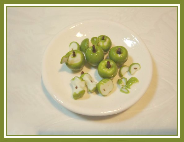 Learn to sculpt dollhouse miniature apples