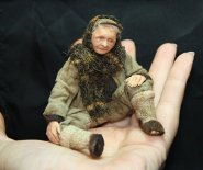 CDHM Artisan Noemi Pascual creates 1/12 scale dolls dollhouse miniatures
